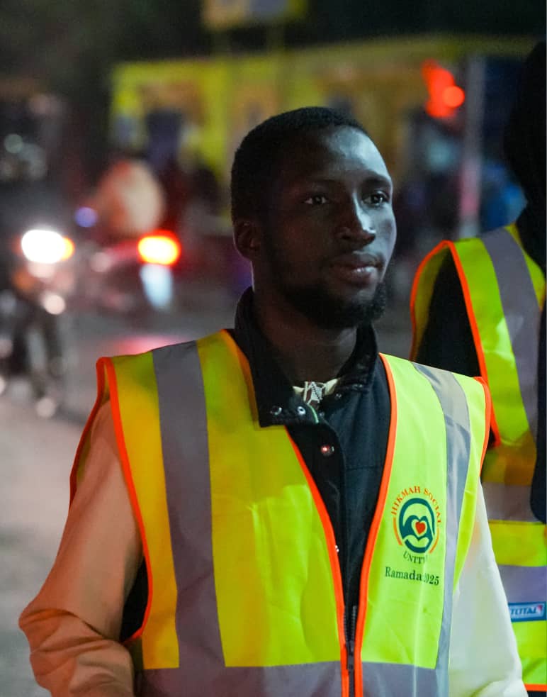 Portrait professionnel d'Al Hassane Ba, étudiant en DIC Informatique à l'ESP, souriant et confiant